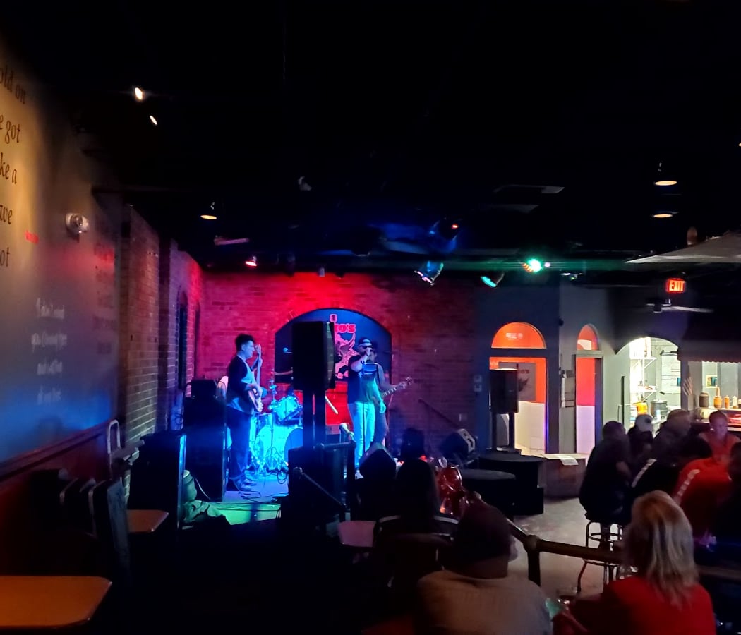 Elmo's Rock Bar & Grill 3